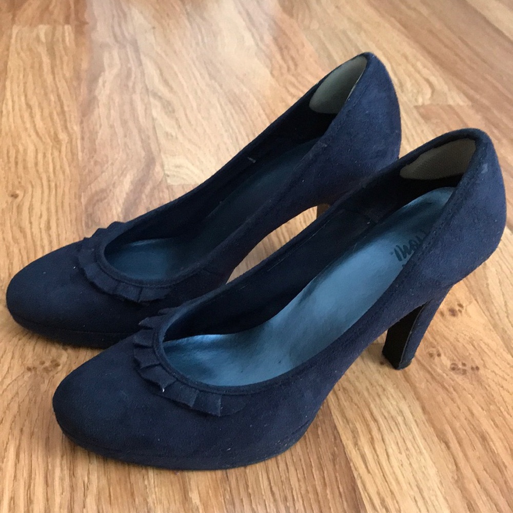 Navy blue beautiful heals